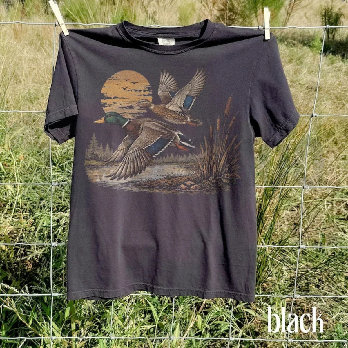 Vintage Flying Mallard Duck Hunting Retro Comfort Colors T-Shirt