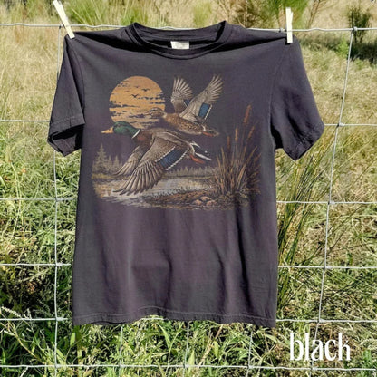Vintage Flying Mallard Duck Hunting Retro Comfort Colors T-Shirt