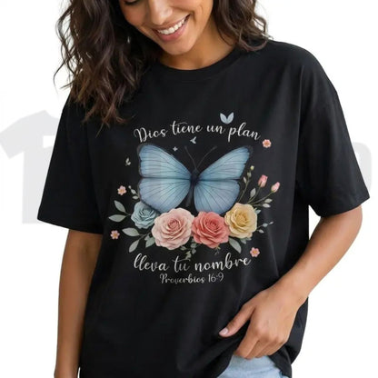 Mariposa Dios Tiene Un Plan Tee – Camiseta Cristiana Con Diseño De Fe