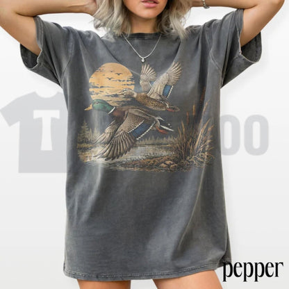 Vintage Flying Mallard Duck Hunting Retro Comfort Colors T-Shirt