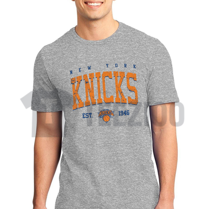 Manhattan Hoops Est 1946 Graphic Tee – Retro New York Basketball Heritage Unisex Top