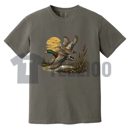 Vintage Flying Mallard Duck Hunting Retro Comfort Colors T-Shirt