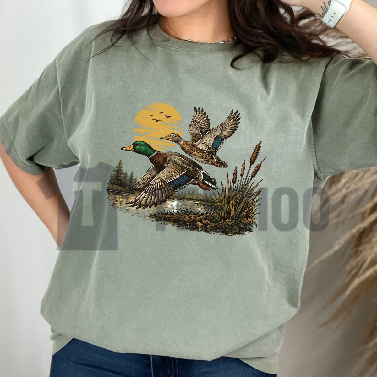 Vintage Flying Mallard Duck Hunting Retro Comfort Colors T-Shirt
