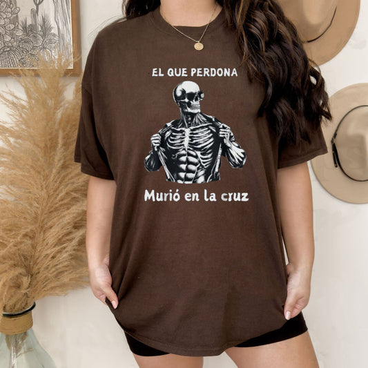 "Chidas Gym" Funny Mexican Slang T-Shirt – Sarcastic Skull Graphic Top, Retro Chicano Style Streetwear for Men & Women - Teezioo