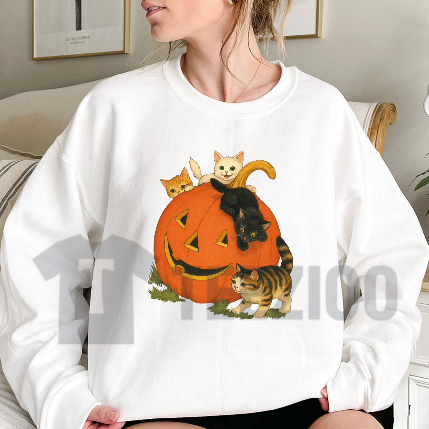 Front view of ChicCotton Vintage 90s Cat Halloween Sweatshirt in a cozy fall aesthetic styling - teezioo