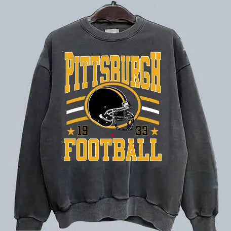Retro Football Fan Crewneck – Oversized 90s Sports Graphic Pullover