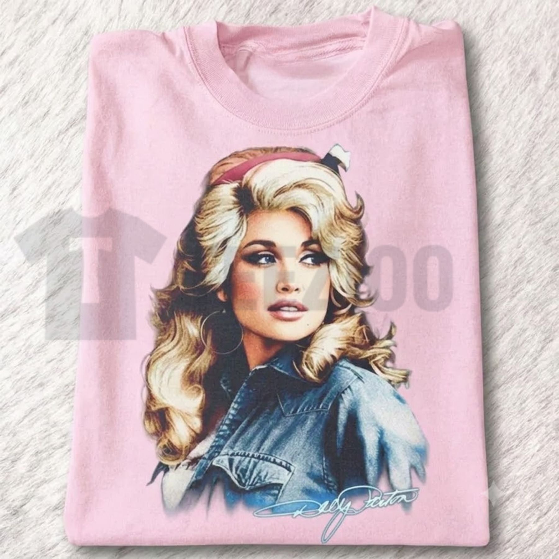 Vintage Dolly Parton Graphic Tee – 80s Retro Country Music Streetwear Shirt - Teezioo